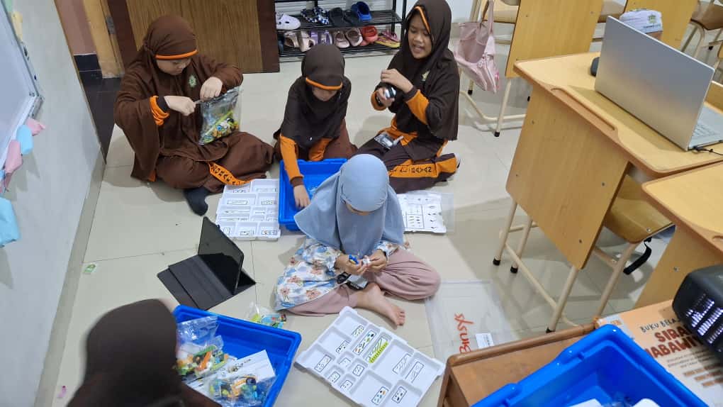 Kelas Robotika SDIT Al Bayan Makassar